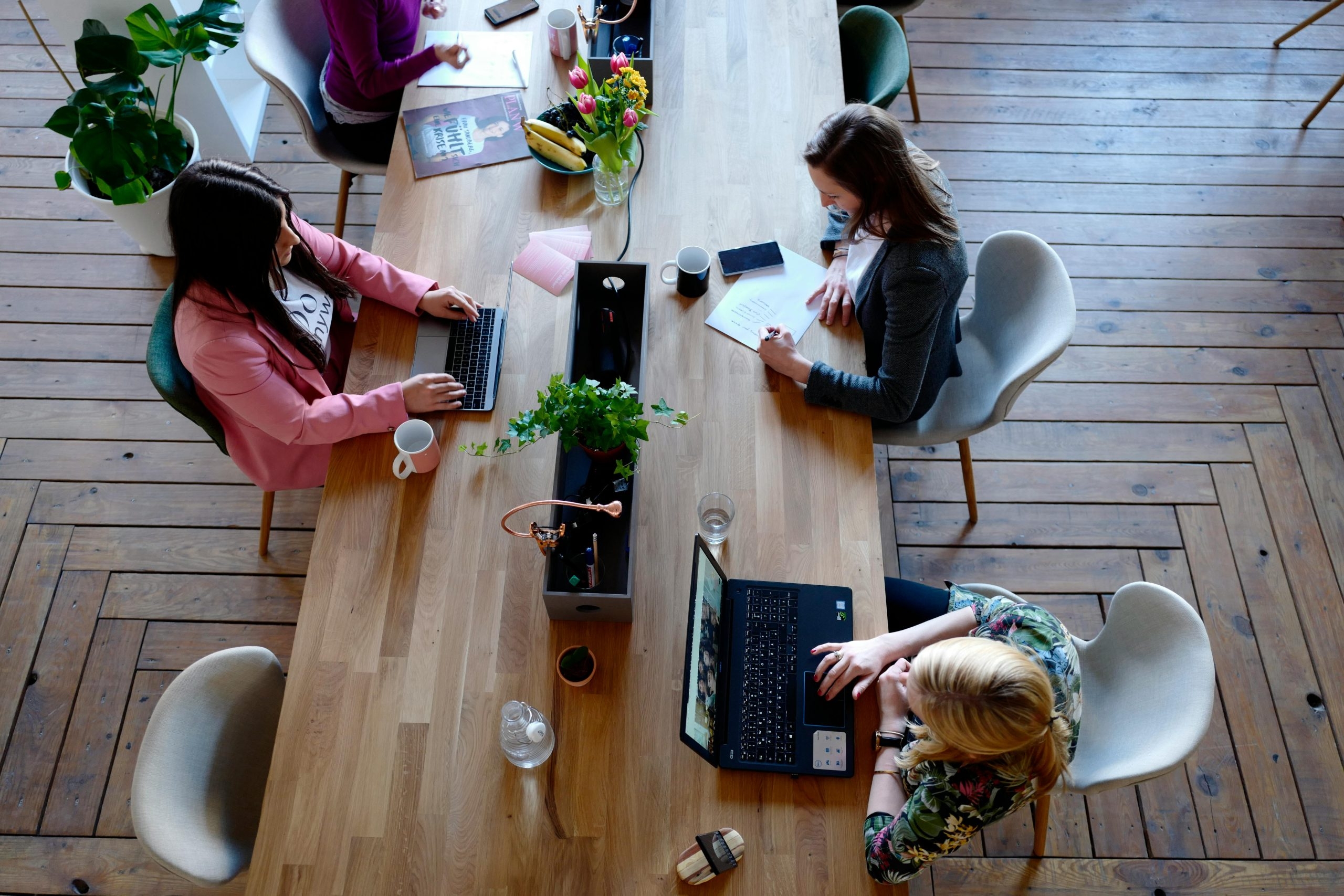 3 women working in a flexible office